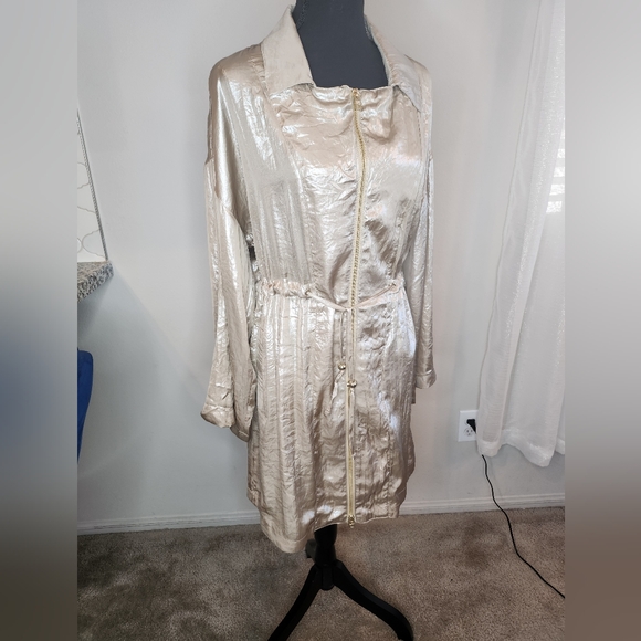 MARC New York unlined polyester gold coat Size Medium - Picture 6 of 9